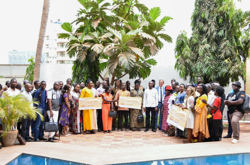  PAIC GC 2: “ les 80 lauréats ont l’obligation de résultat” Jean Emmanuel OUEDRAOGO ministre de la communication