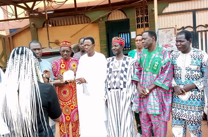  Effort de guerre: l’association des chanteurs traditionnels du Burkina Faso met la main dans la poche